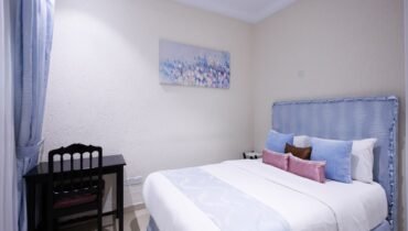 cosy-double-room-hotel-osu-bed