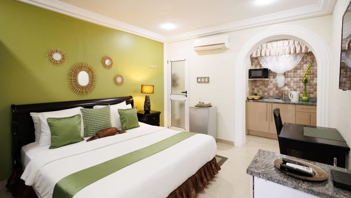 green-executive-queen-room-hotel-osu-wide