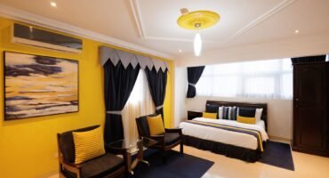 yellow-executive-hotel-room-osu-wide-angle